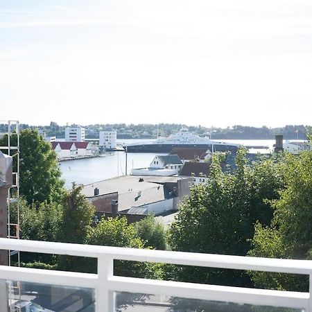 Ny Urban Leilighet Med Super Utsikt Haugesund Esterno foto