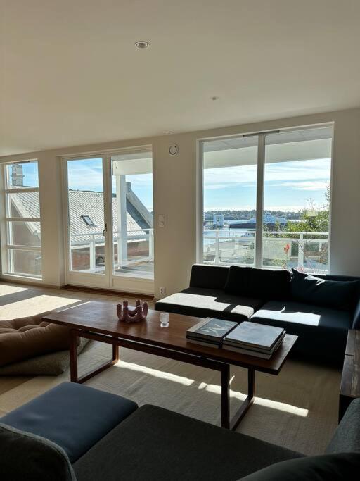 Ny Urban Leilighet Med Super Utsikt Haugesund Esterno foto