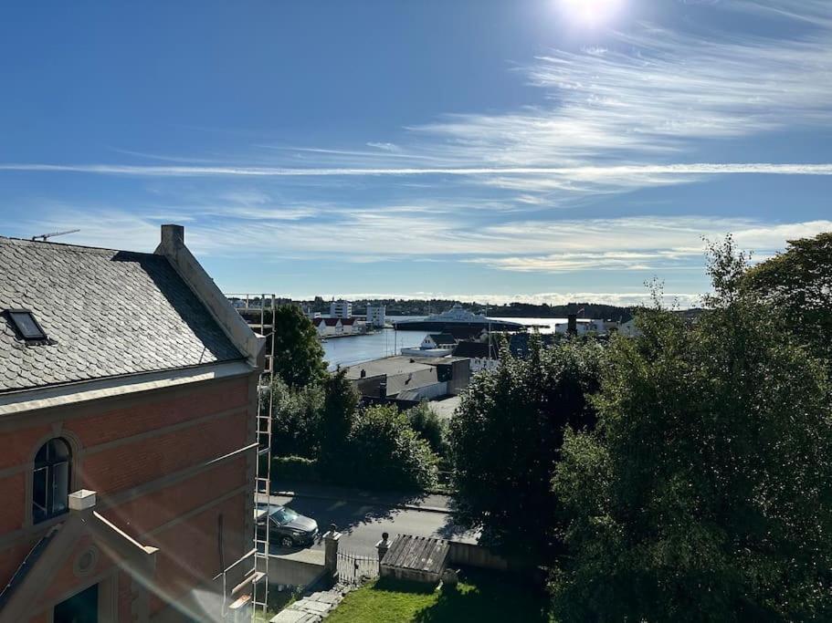 Ny Urban Leilighet Med Super Utsikt Haugesund Esterno foto