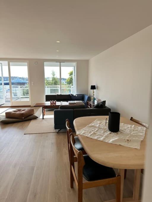Ny Urban Leilighet Med Super Utsikt Haugesund Esterno foto