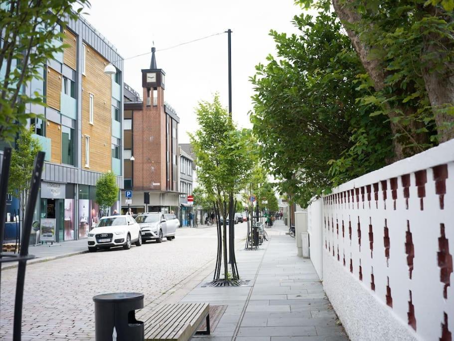 Ny Urban Leilighet Med Super Utsikt Haugesund Esterno foto