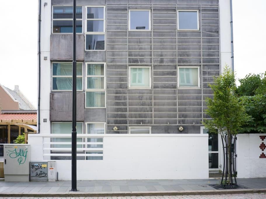 Ny Urban Leilighet Med Super Utsikt Haugesund Esterno foto